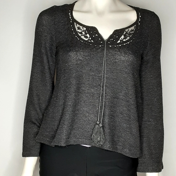 b Sharp tassel Sweater sz medium - Picture 2 of 4